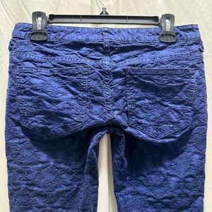 Free People - Textured Embossed Navy Blue Skinny Jeans - Size 27 - GUC